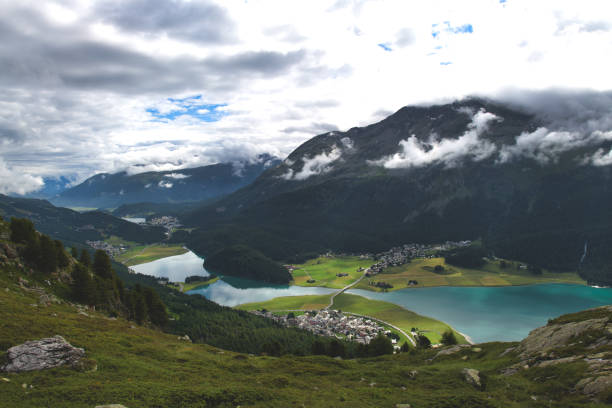 스위스 엥가딘 계곡의 호수 전망 - engadin valley cloud sky lake 뉴스 사진 이미지