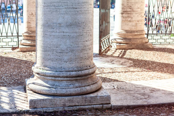 base de columnas romanas - column base strength courthouse fotografías e imágenes de stock