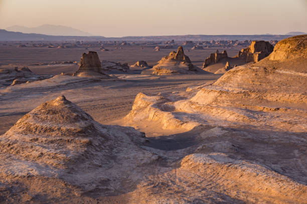 istock Lut desert - the hottest place on Earth 1337769796