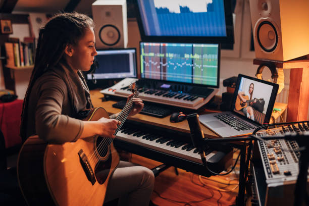 istock Welcome to my online acoustic guitar class! Let's have fun 1337770862