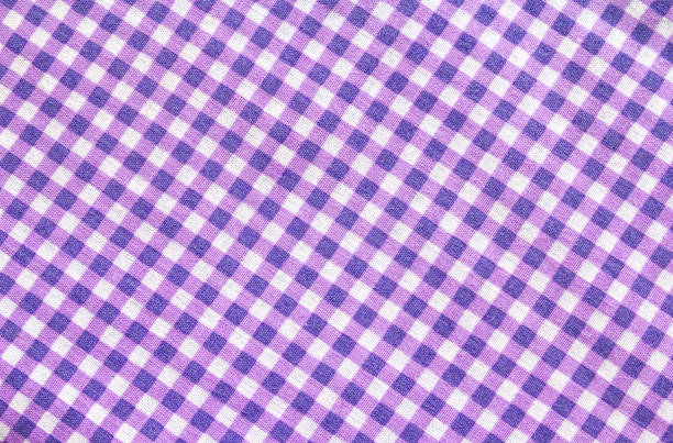 クラシックパープルチェック柄のファブリックまたはテーブルクロスの背景 - checked purple tablecloth pattern ストックフォトと画像