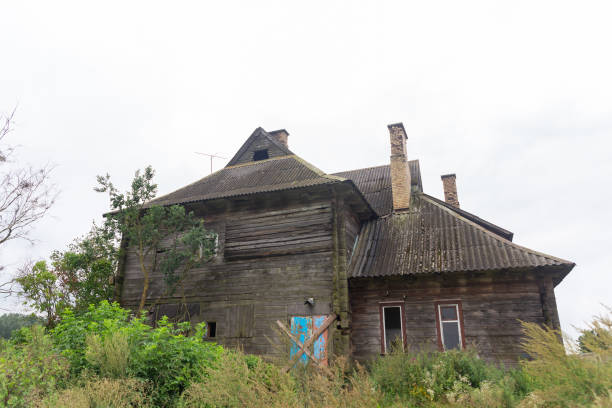 istock An old abandoned three-storey fully wooden house 1337782551
