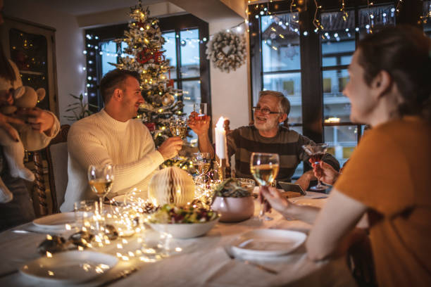 istock Family Christmas dinner 1337799399