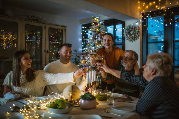 istock Family Christmas dinner 1337799647