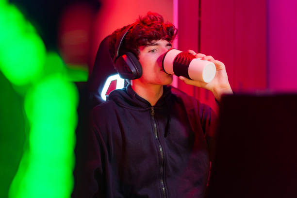 istock Male gamer drinking takeaway coffee 1337809393