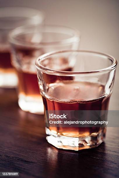 のウィスキーショット - ラム酒のストックフォトや画像を多数ご用意 - ラム酒, 秩序, アルコール依存症