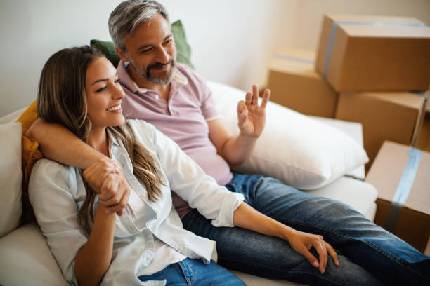 istock Couple moving into a new apartment. 1337817126