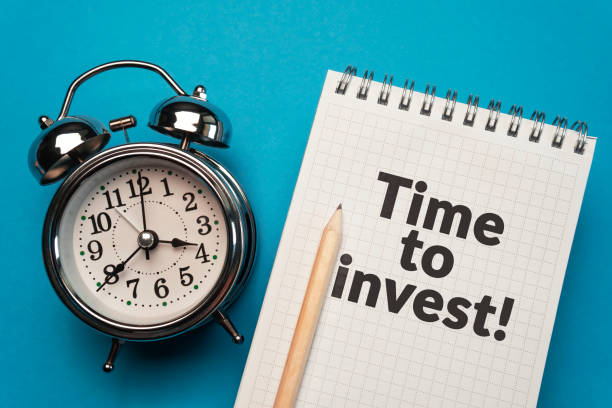 istock Notebook with text Time to invest and alarm clock 1337841115
