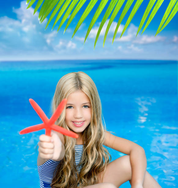 children blond girl in summer vacation tropical beach with starfish - 7583 imagens e fotografias de stock