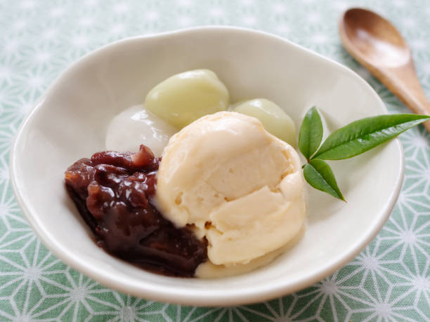 白玉と赤豆ペーストの日本のアイスクリーム
