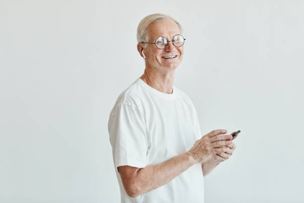 istock Modern Senior Man with Smartphone 1337921726