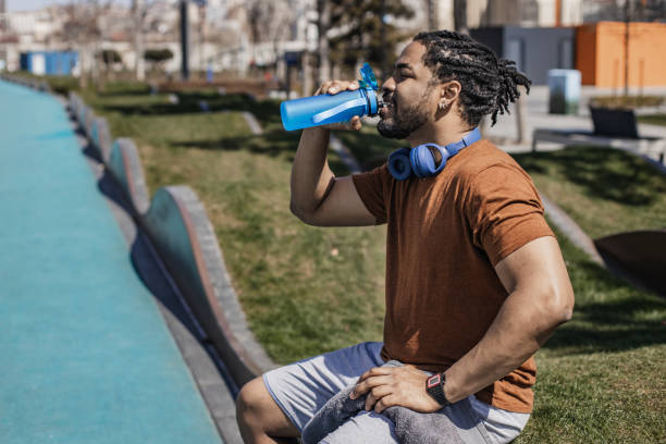 istock Young sportsman taking a break and drinking water 1337925709