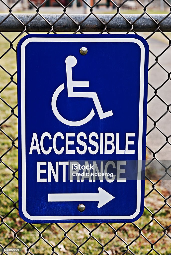 Señal de entrada, accesible para personas con discapacidades - Foto de stock de Accesibilidad libre de derechos