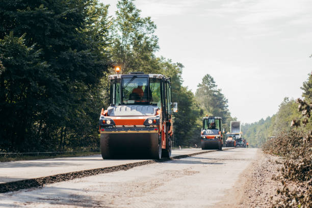istock Road service repairs the highway 1338038640