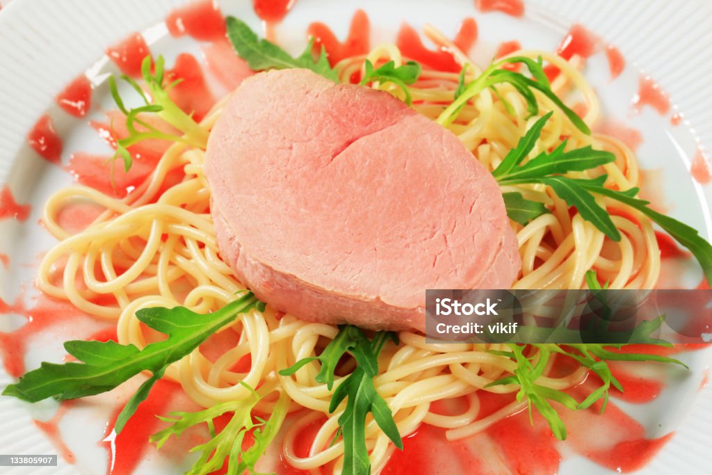 Filete de cerdo con espaguetis - Foto de stock de Alimento libre de derechos