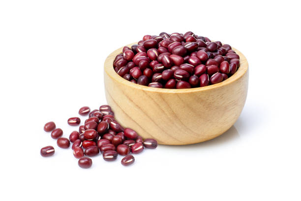 red azuki beans (adzuki or japanese red bean) in wooden bowl - adzuki bean imagens e fotografias de stock