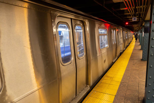 subway wagon in new york - underground imagens e fotografias de stock