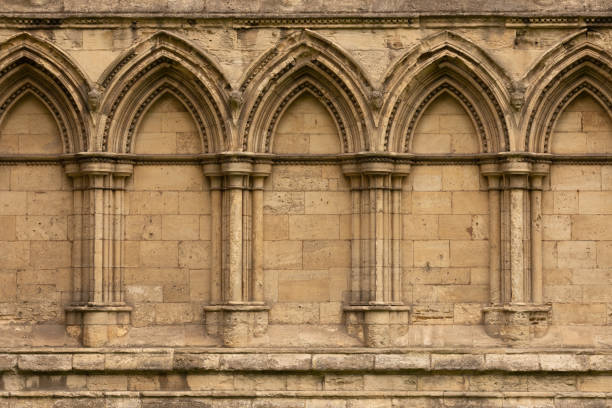 영국 요크의 아치와 기둥이 있는 고대 고딕 양식의 석조 벽 - surrounding wall uk europe wall 뉴스 사진 이미지