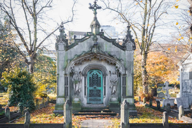 mausoleum von james mcdonald auf dem brompton cemetery, london - cenotaph stock-fotos und bilder