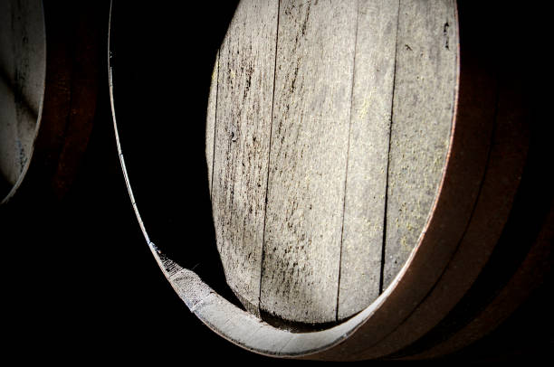 detail des alten weinfasskellers - wine barrel cellar sherry stock-fotos und bilder