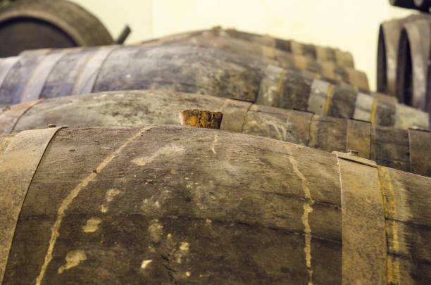 detail weinfass, korkstopfen - wine barrel cellar sherry stock-fotos und bilder
