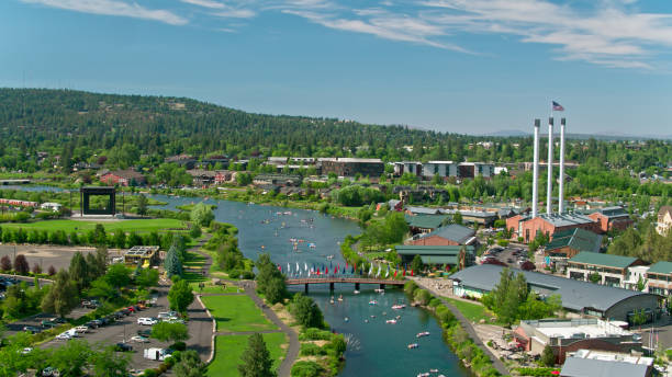 istock Bendites Tubing on Deschutes River 1338118501