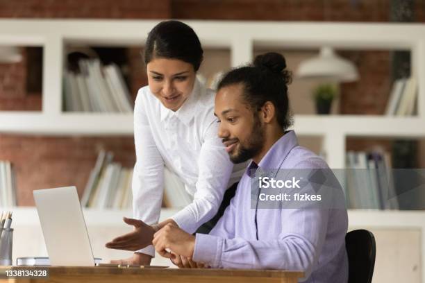 African Intern Listen Indian Mentor Tells About New Corporate Software Stock Photo - Download Image Now