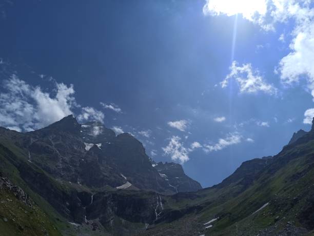 istock blue sky With shinny sun view amazing highest mountain 1338141419