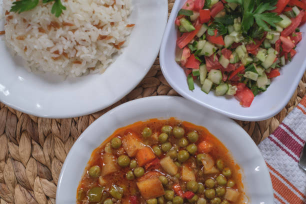 istock Turkish green pea with minced meat and vegetable meal 1338143559