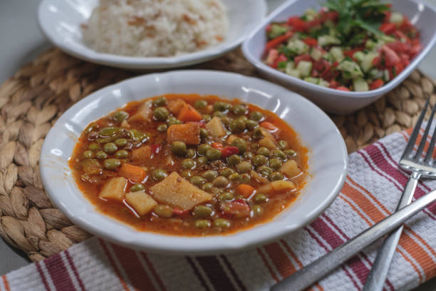 istock Turkish green pea with minced meat and vegetable meal 1338143578