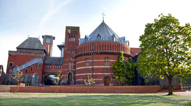 royal shakespeare theatre & swan, stratford upon avon - royal shakespeare theatre stock-fotos und bilder