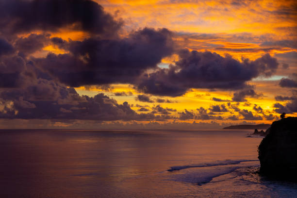 istock Sunrise over the ocean 1338219390