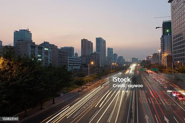 Szene Von Guanghzou Stadt Bei Sonnenuntergang Stockfoto und mehr Bilder von Abenddämmerung - Abenddämmerung, Asien, Autoscheinwerfer