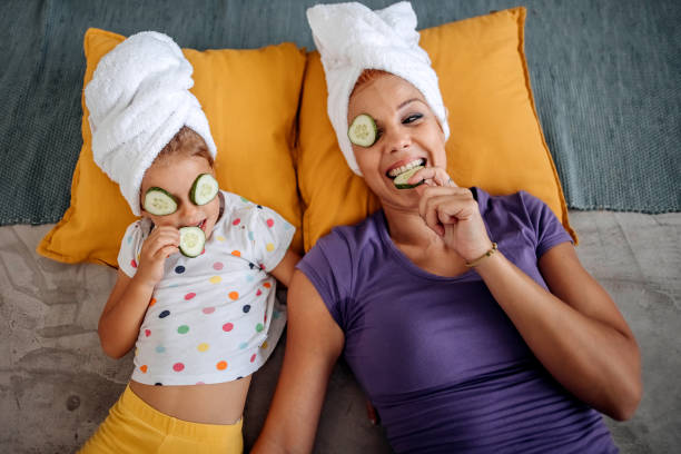 istock Mother and daugther at home 1338232670