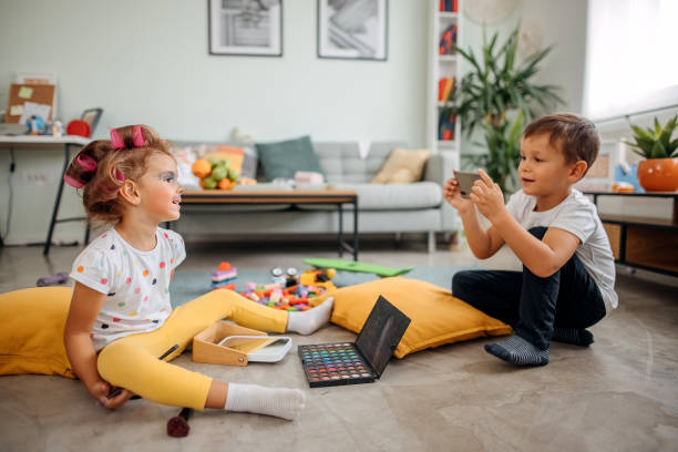 istock Two kids playing at home 1338233346
