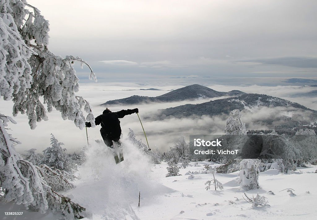 Внетрассовое катание на лыжах прыжки Выпуклый - Стоковые фото Белый роялти-фри