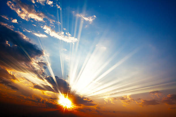 색상화 해질녘까지 - cloud heaven light sunbeam 뉴스 사진 이미지