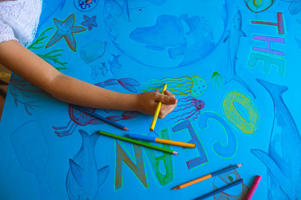 istock Little girl using her creativity, to try to stop ocean pollution 1338266506