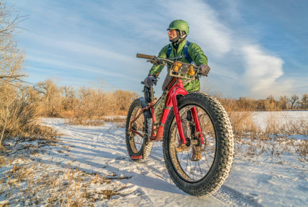 istock riding fat bike in winter 1338267934