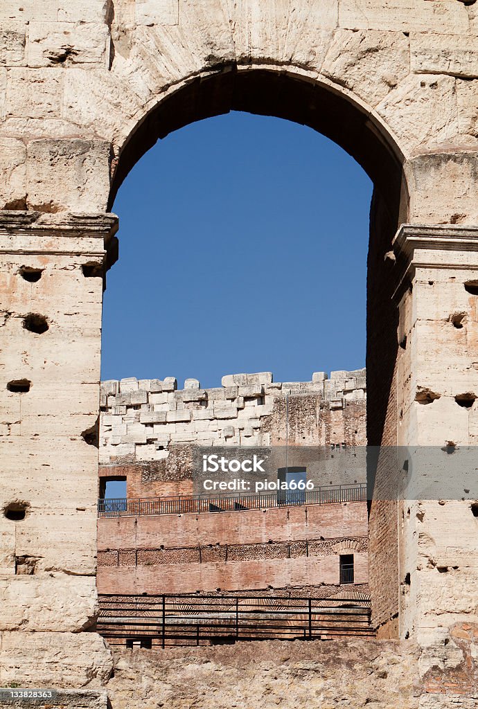 Dettaglio del Anfiteatro Flavio o Coliseum - Foto stock royalty-free di Anfiteatro