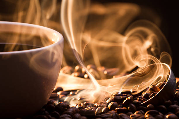 estranho golden fumo tirar a partir de sementes de café - cup of coffee beans imagens e fotografias de stock
