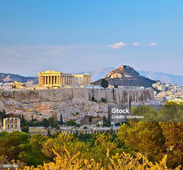 Vista Sullacropoli Di Atene - Fotografie stock e altre immagini di Acropoli - Atene - Acropoli - Atene, Antico - Condizione, Archeologia