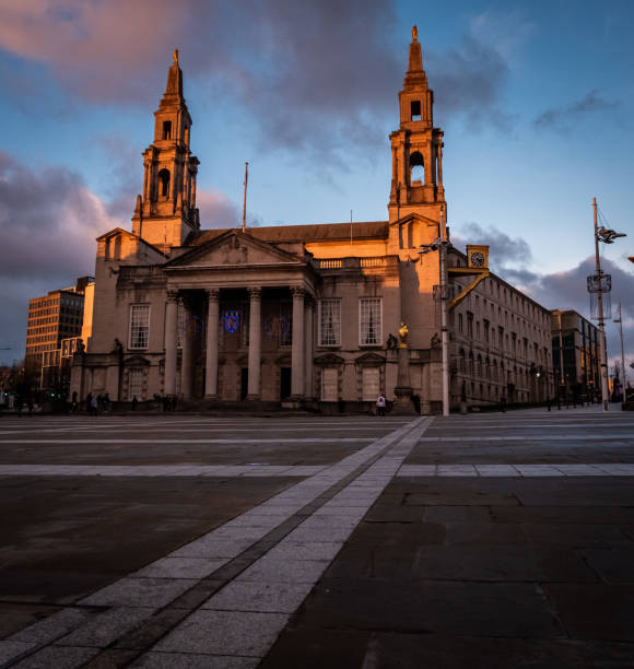 istock Leeds civiq hall sunset photo 1338311592