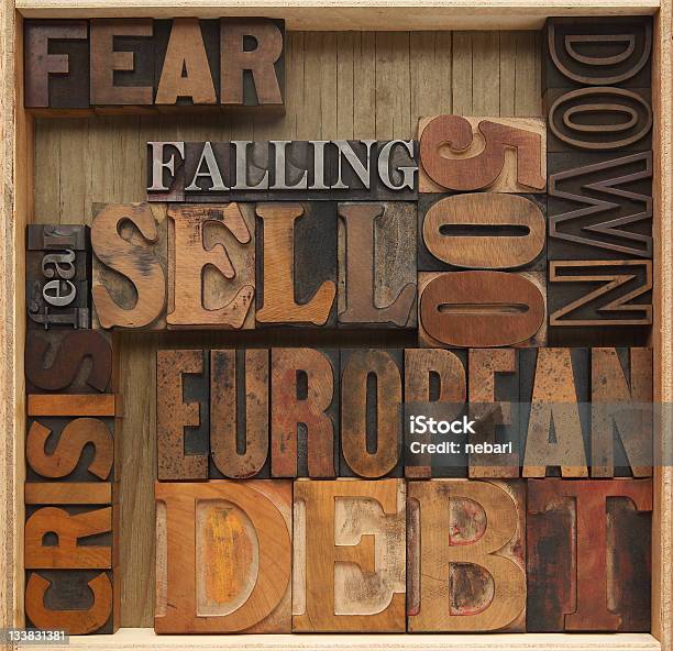 Crise Da Dívida - Fotografias de stock e mais imagens de Cair - Cair, Castanho, Crise