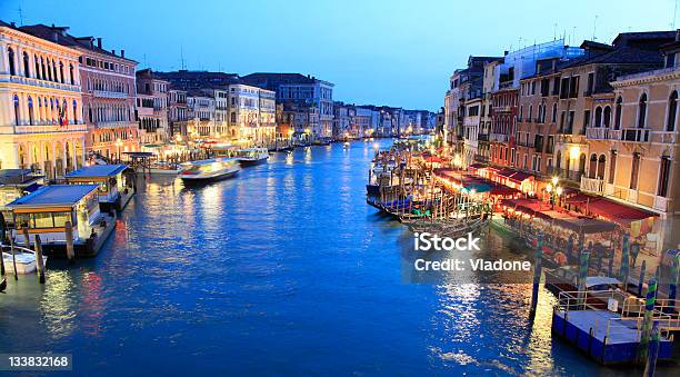 Canal Grande Al Crepuscolo Venezia Italia - Fotografie stock e altre immagini di Acqua