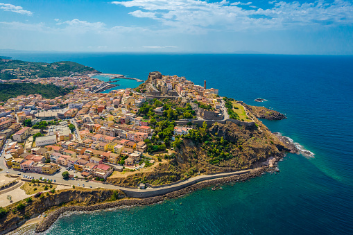 Vista aérea de Castelsardo - una ciudad y comuna en Cerdeña, Italia photo