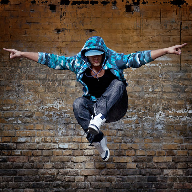 ballerino hip-hop, saltare - dancing dancer hip hop jumping foto e immagini stock