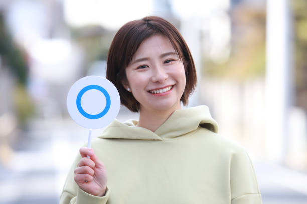 istock 〇Woman with a bill 1338367735
