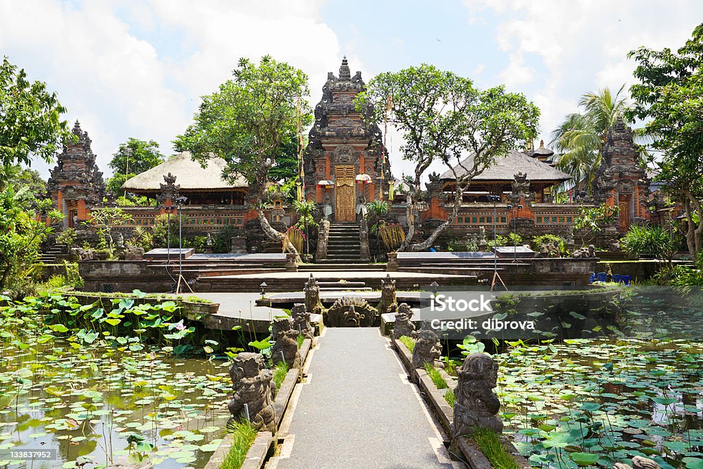 Pura Taman Saraswati - Foto stock royalty-free di Acqua