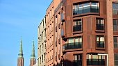 eigentumswohnung-und-mehrfamilienhaus-mit-symmetrischer-moderner-architektur-in-der-innenstadt.jpg?b=1&s=170x170&k=20&c=CgwCLo6bhFNV-vb9tx7TfX49aZFKBJmIm1cpqoUhi10=